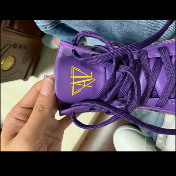 Shoes you can draw on and erase - Picture 3 of 4